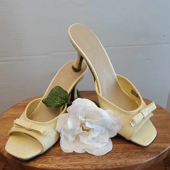 Chinese Laundry Shoes - Chinese Laundry Woven Yellow Kitten Heels Slides with Bow Size 8 M